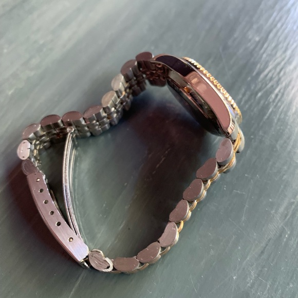 Like new Watch, time & date, new battery, Premier Designs - Picture 3 of 5